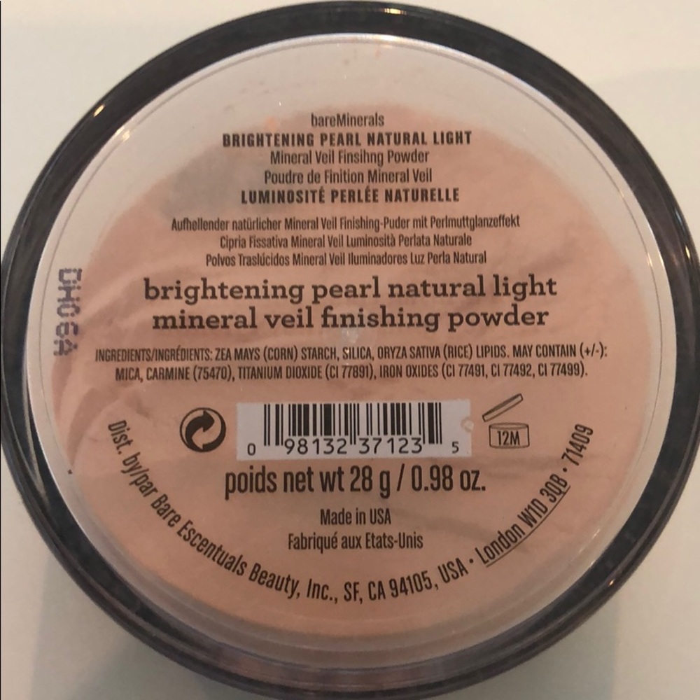 Brightening pearl natural light finishing powder